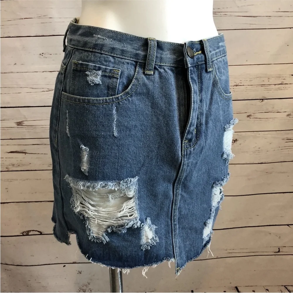 Boohoo Denim Mini Skirt SIZE 8 Destroyed Detail Uneven Raw Hem Medium Wash NWT